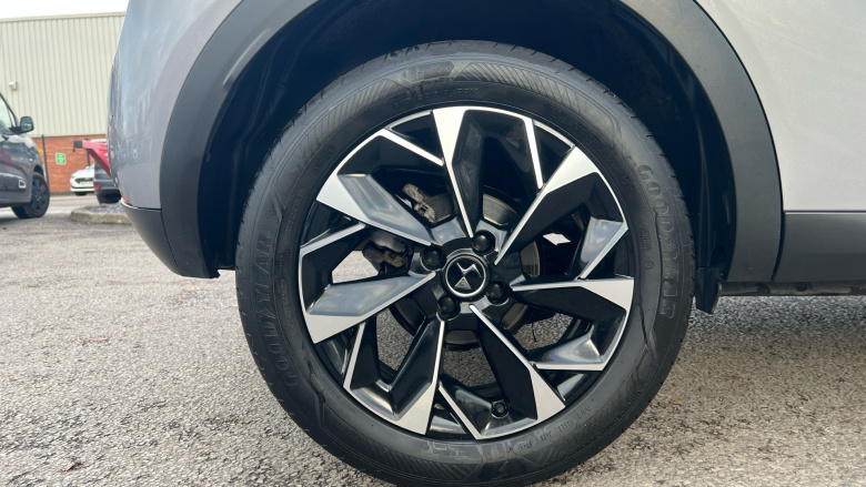 DS 3 1.2 PureTech 130 Rivoli 5dr EAT8 Petrol Hatchback